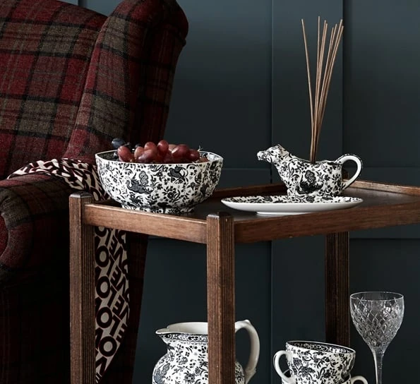 Burleigh Black Regal Peacock Fløteku I Gaveeske 150 Ml 4 Burleigh Black Regal Peacock Fløteku I Gaveeske 150 Ml - Bilde 2