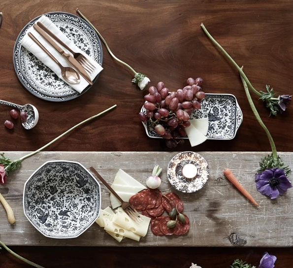 Burleigh Black Regal Peacock Sandwichfat 28 Cm 4 Burleigh Black Regal Peacock Sandwichfat 28 Cm - Bilde 2