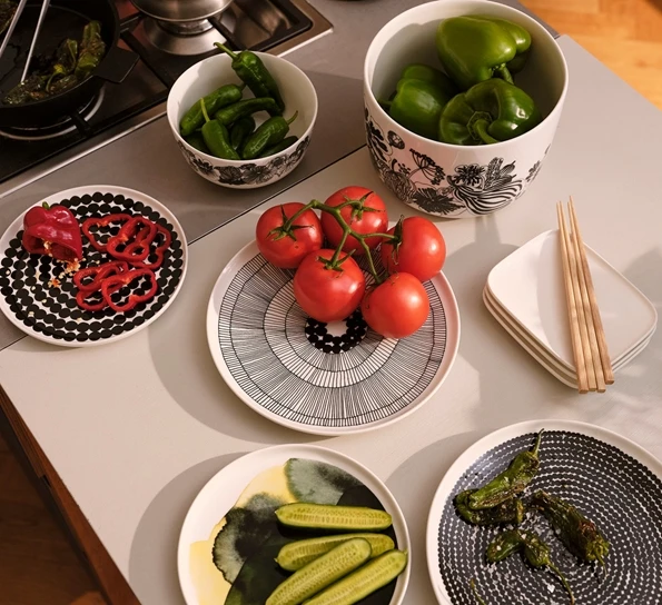 Marimekko Siirtolapuutarha Kaffekopp Uten Hank 2 Dl Sorte Prikker 4 Marimekko Siirtolapuutarha Kaffekopp Uten Hank 2 Dl Sorte Prikker - Bilde 2