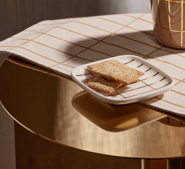 Marimekko Tiiliskivi Asjett 10x10 Cm Hvit Gull 4 Marimekko Tiiliskivi Asjett 10x10 Cm Hvit Gull - Bilde 2