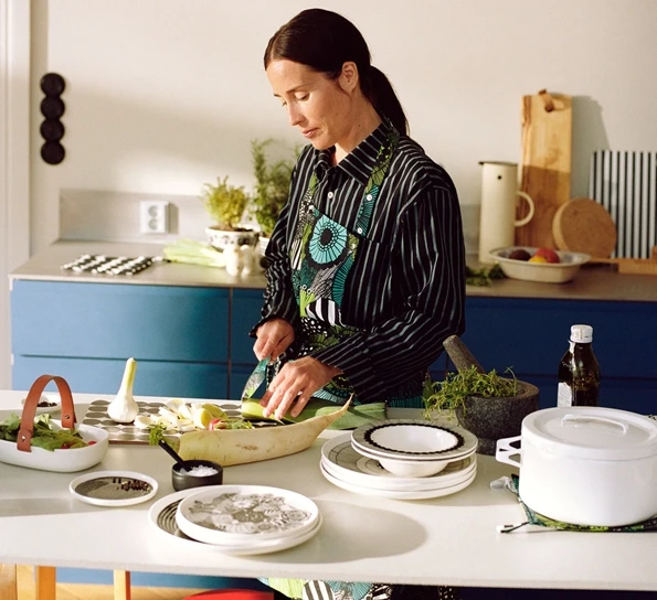 Marimekko Oiva Siirtolapuutarha Asjett 15x12 Cm Hvit Sort 4 Marimekko Oiva Siirtolapuutarha Asjett 15x12 Cm Hvit Sort - Bilde 2