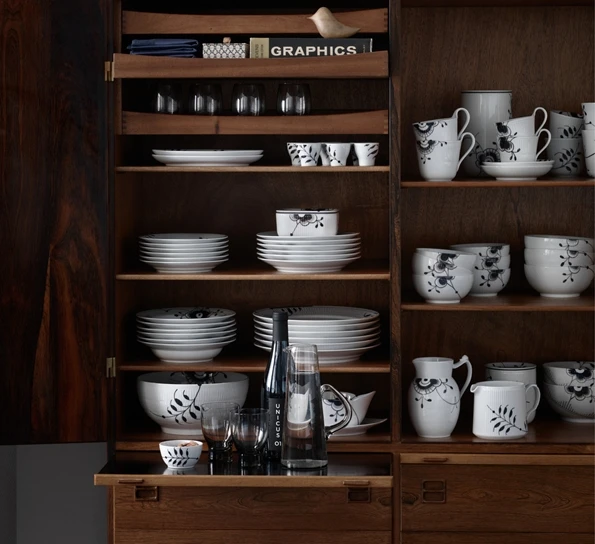 Royal Copenhagen Sort Mega Riflet Tallerken Dyp 21 Cm 4 Royal Copenhagen Sort Mega Riflet Tallerken Dyp 21 Cm - Bilde 2