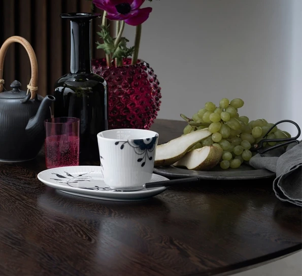 Royal Copenhagen Sort Mega Asjett 19cm No. 6 4 Royal Copenhagen Sort Mega Asjett 19cm No. 6 - Bilde 2