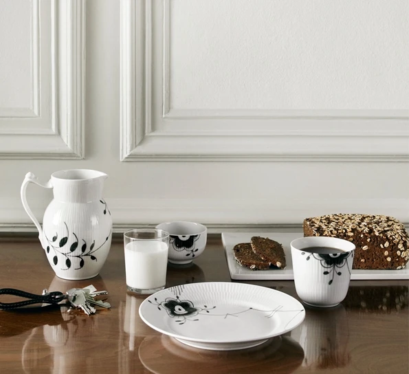 Royal Copenhagen Sort Mega Riflet Asjett 22 Cm Dekor 6 4 Royal Copenhagen Sort Mega Riflet Asjett 22 Cm Dekor 6 - Bilde 2