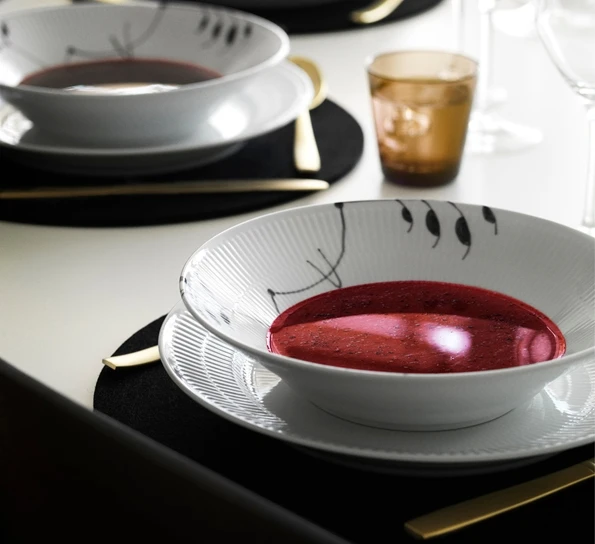 Royal Copenhagen Sort Mega Riflet Tallerken Dyp 24 Cm 4 Royal Copenhagen Sort Mega Riflet Tallerken Dyp 24 Cm - Bilde 2