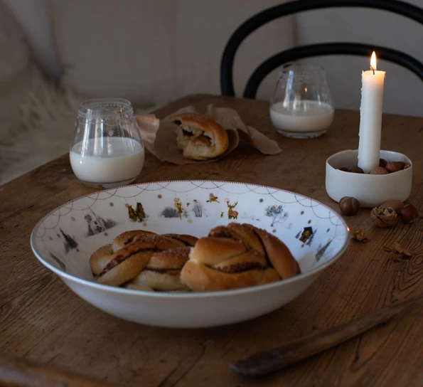 Wik & Walsøe Julemorgen Story Serveringsbolle 27 Cm Lav 4 Wik & Walsøe Julemorgen Story Serveringsbolle 27 Cm Lav - Bilde 2